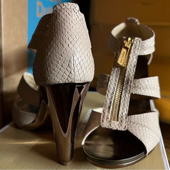 Micheal Kors heels - Picture 3 of 3